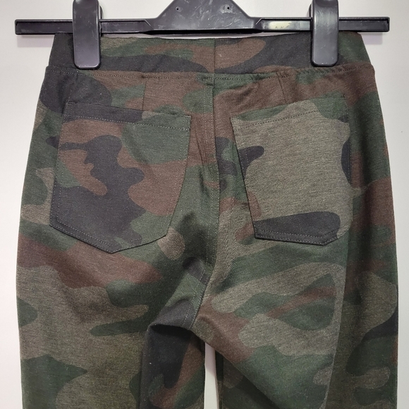 ☀️NWT Design Lab Camo Leggings - Picture 4 of 5